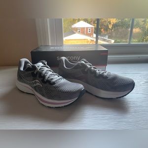 NIB Saucony Omni 20 alloy/quartz 9.5
